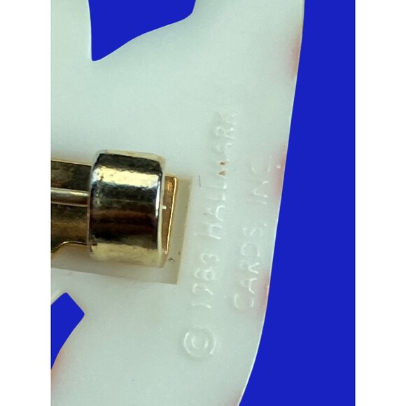 Hallmark Christmas Pin White Polar Bear Skiing Vintage1983 - Picture 10 of 10